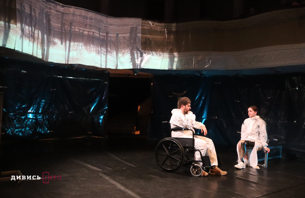 У Львові ветерани та ветеранки зіграли п'єсу про повернення до цивільного життя (фото, відео) - 3