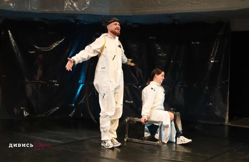 У Львові ветерани та ветеранки зіграли п'єсу про повернення до цивільного життя (фото, відео) - 6