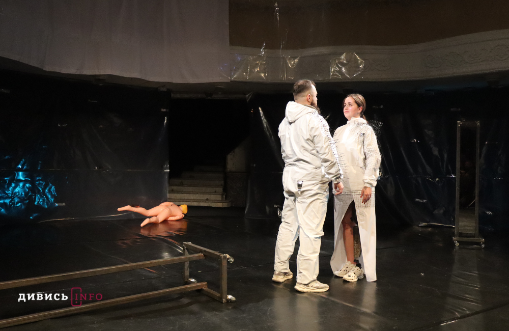 У Львові ветерани та ветеранки зіграли п'єсу про повернення до цивільного життя (фото, відео) - 7