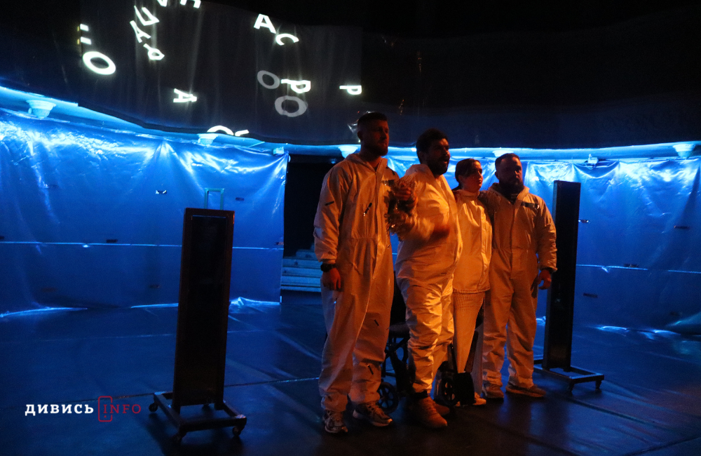 У Львові ветерани та ветеранки зіграли п'єсу про повернення до цивільного життя (фото, відео) - 8