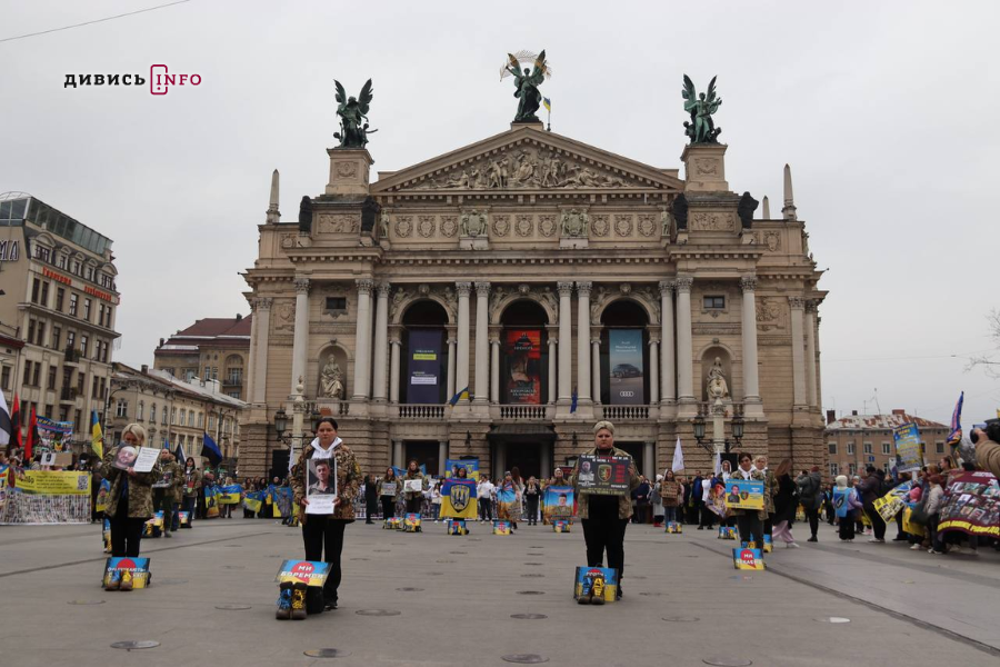 У Львові нагадали про полонених і зниклих військових (фото, відео) - 2
