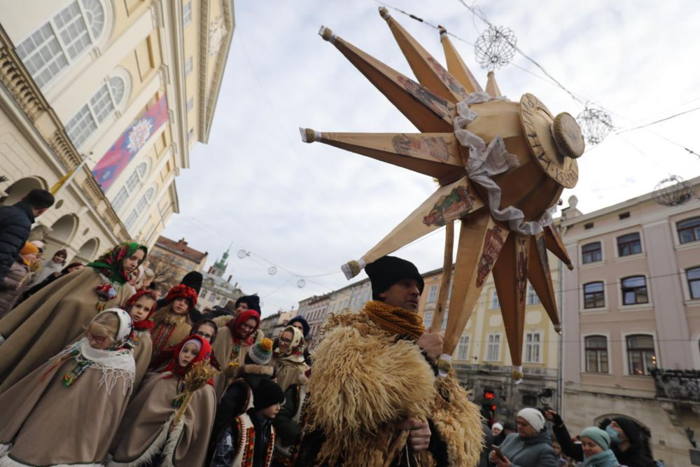 Які різдвяні події варто очікувати у Львові та звідки може бути ялинка - 4