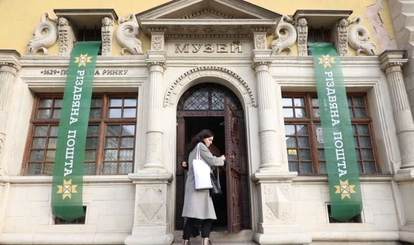 Які різдвяні події варто очікувати у Львові та звідки може бути ялинка - 5