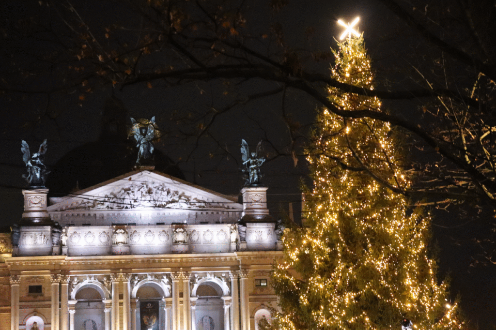 Відключення світла, мороз та різдвяні свята у Львові: головні новини дня - 7