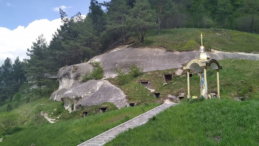Печери, монастир та 1000-річний дуб: куди поїхати на Львівщині - 3