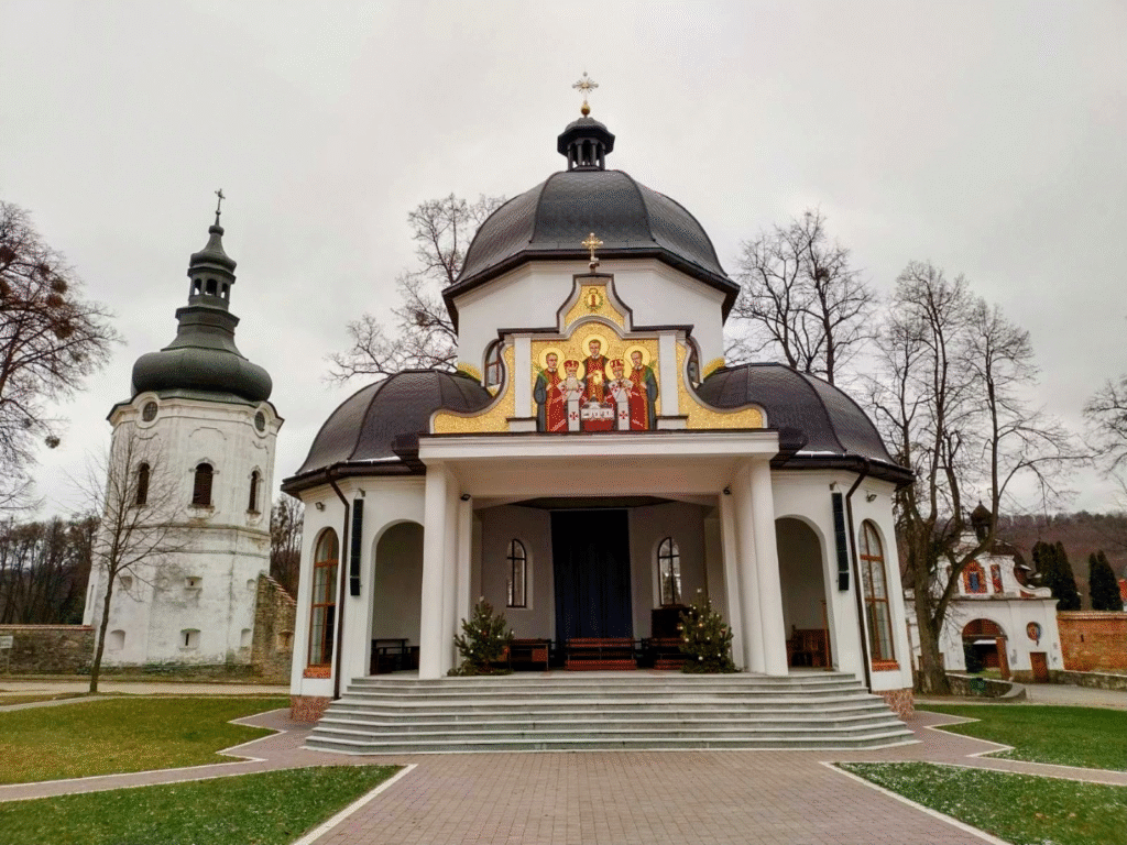 Печери, монастир та 1000-річний дуб: куди поїхати на Львівщині - 6