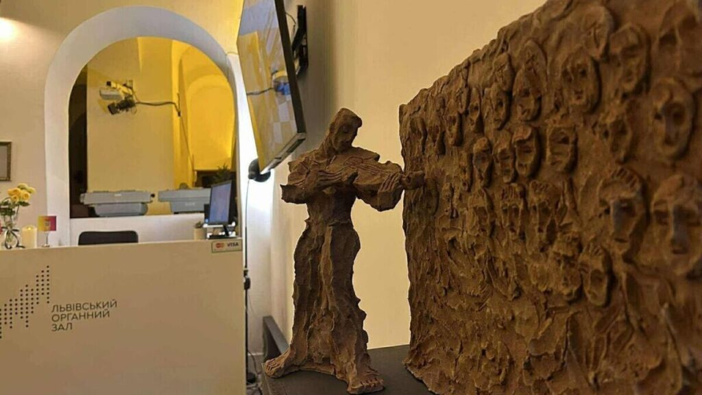 Де у Львові можна побачити 11 мініскульптур сучасного митця (фото) - 2