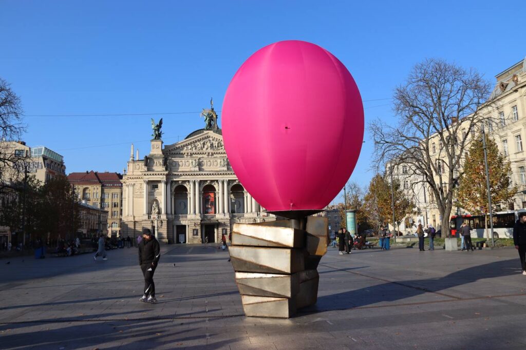 Будівництво крематорію, скульптура у центрі Львова, спортивні події міста: головні новини дня - 7