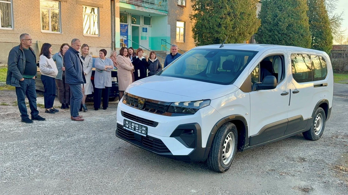 spetsavtomobil-dlya-malomobilnyh-grup-naselennya-2