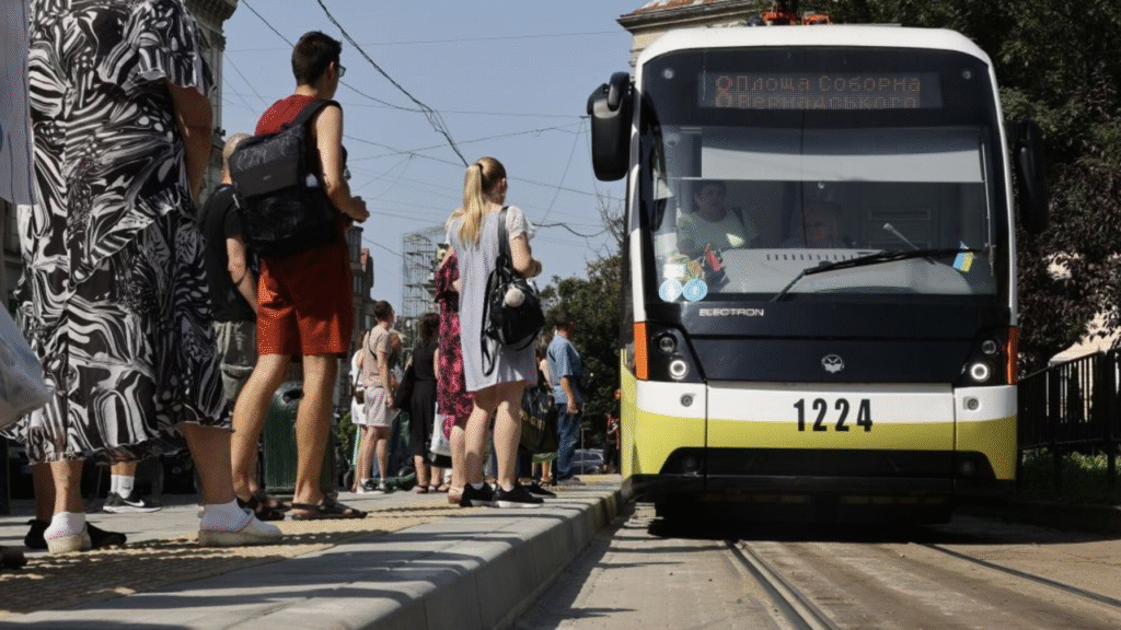 Прощання з воїнами, курс долара та благодійні ініціативи до Дня Миколая у Львові: головні новини дня - 4