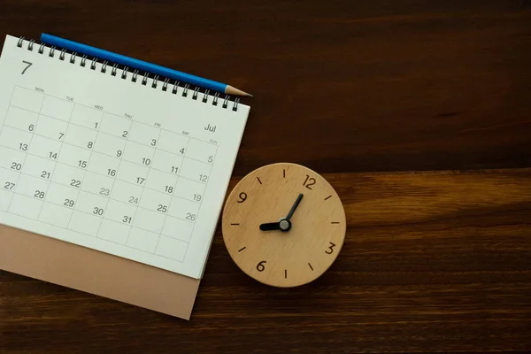 календар з годинником