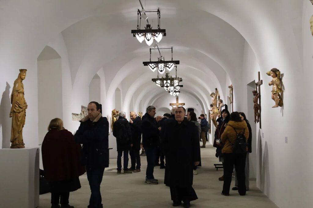 У Жовківському замку відкрили унікальну експозицію сакральної скульптури XVII–XIX століть - 3