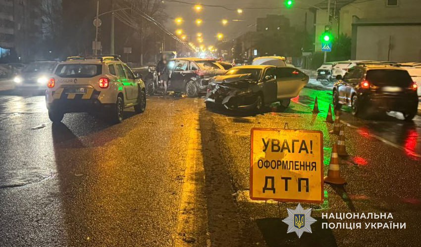 У Львові в ДТП постраждали троє людей, серед них дитина - 4