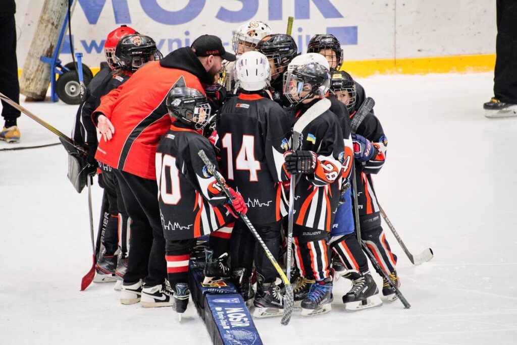 Юні львівські хокеїсти вибороли срібні нагороди європейського турніру - 2