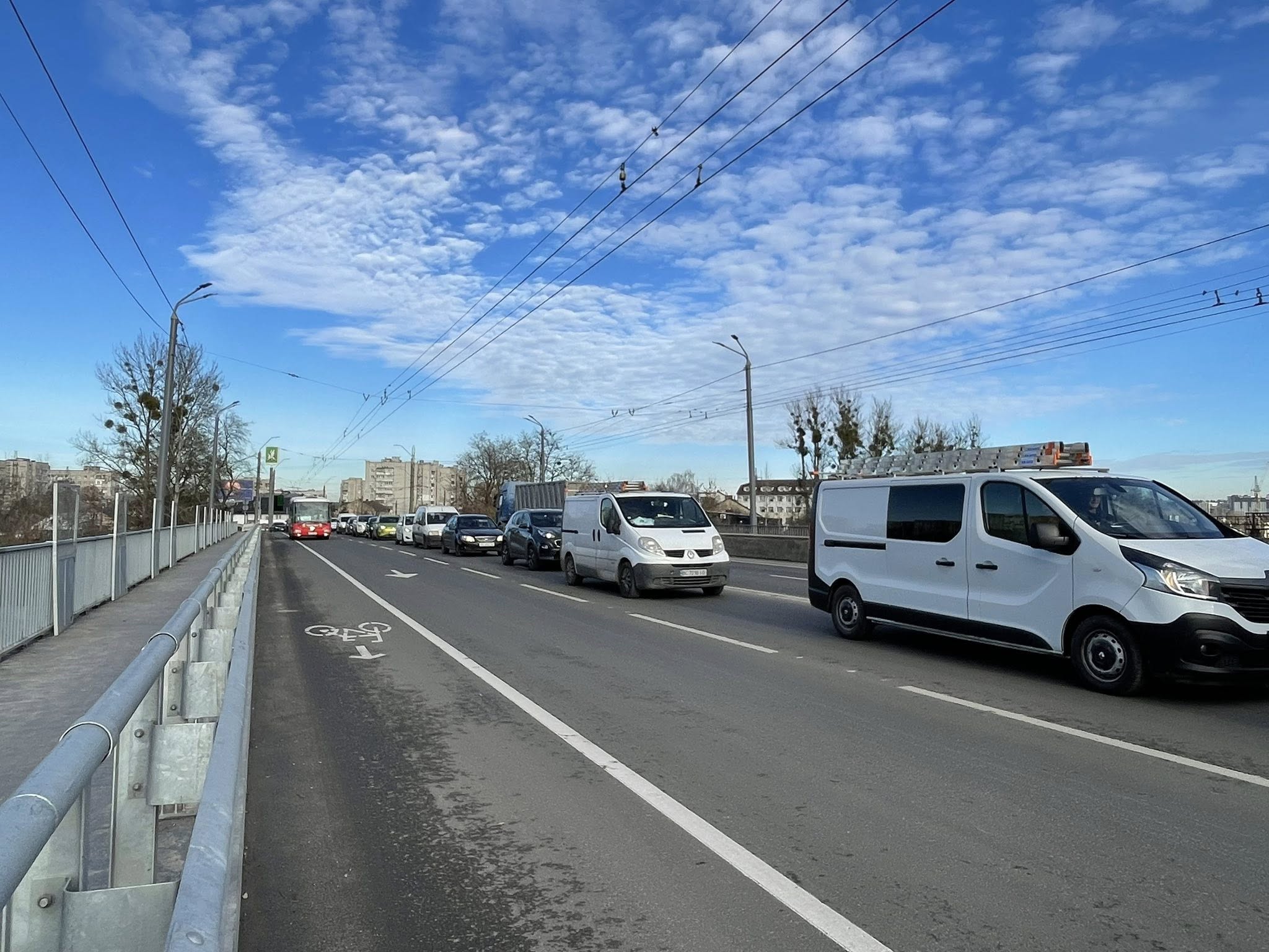 міст, дорога і велосмуга