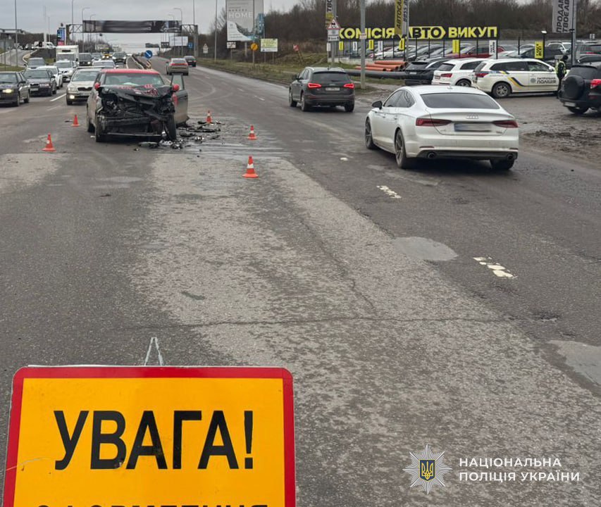 На Львівщині за добу сталося кілька ДТП: одна людина загинула, троє травмовані - 4