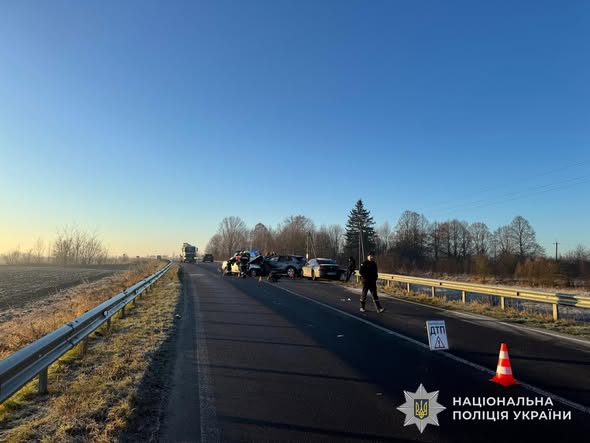 На Львівщині внаслідок ДТП за участі трьох автомобілів загинув водій - 2
