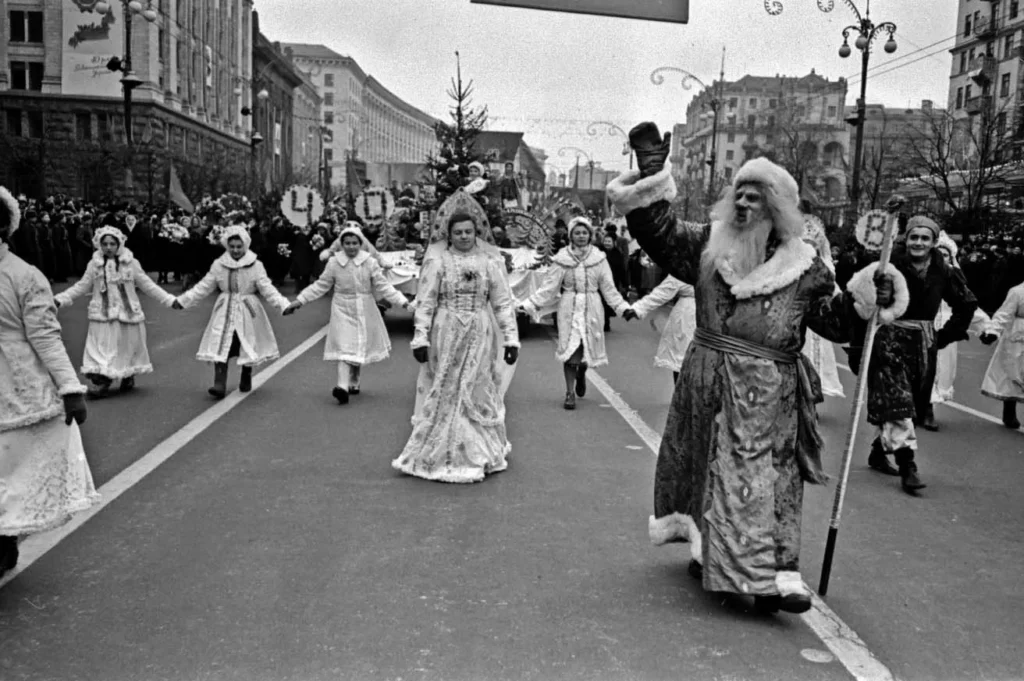 Комуністична крадіжка, Або чому різдвяна ялинка стала новорічною - 31