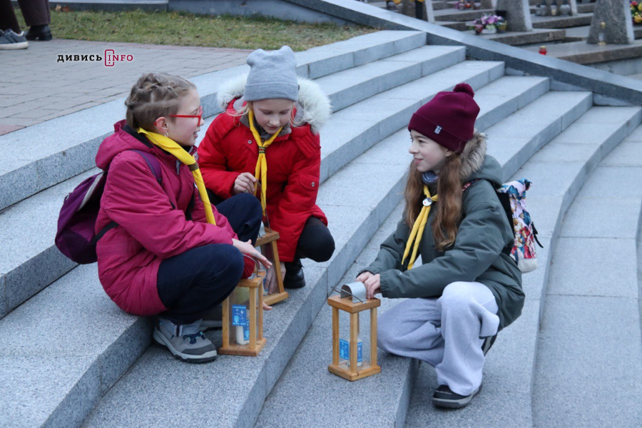 Львівські пластуни передали Вифлеємський Вогонь Миру (фото) - 12