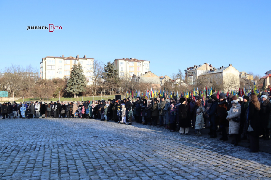На Різдво у Львові хор «Гомін» співав скорботні колядки (фото/відео) - 16