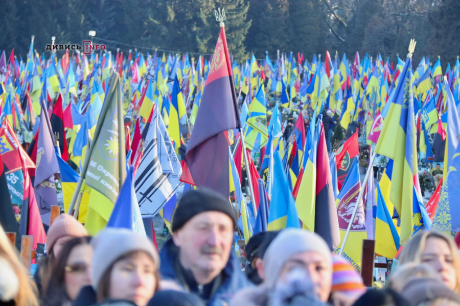 На Різдво у Львові хор «Гомін» співав скорботні колядки (фото/відео) - 19