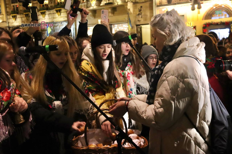 У Львові відкрили різдвяну шопку: як це було (фото) - 3