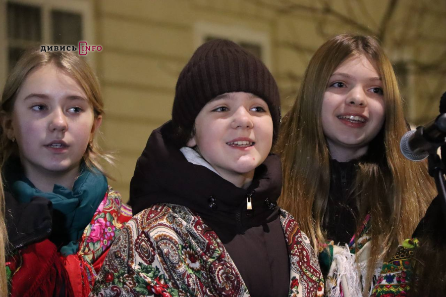 У Львові відкрили різдвяну шопку: як це було (фото) - 7