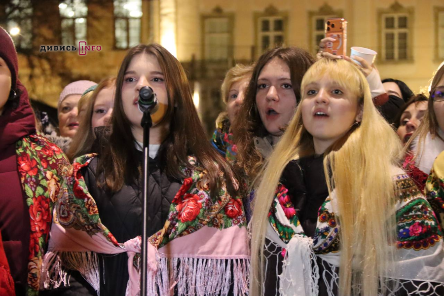 У Львові відкрили різдвяну шопку: як це було (фото) - 9