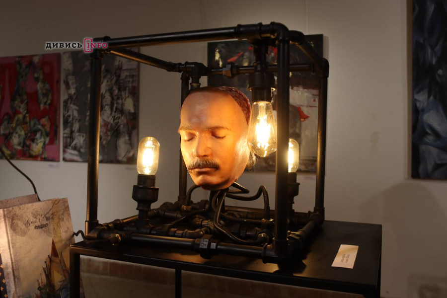 У Львові показали 150 робіт сучасних українських митців (фоторепортаж)