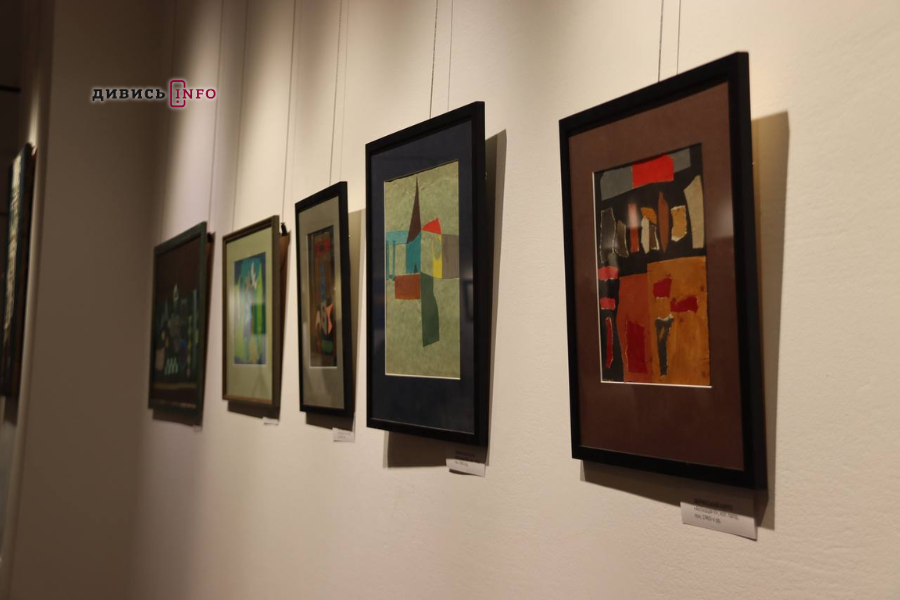 У Львові показали 150 робіт сучасних українських митців (фоторепортаж) - 12