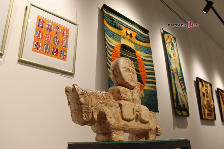 У Львові показали 150 робіт сучасних українських митців (фоторепортаж) - 15