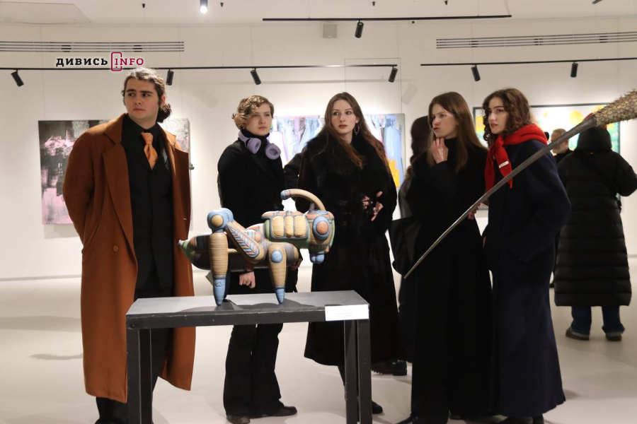 У Львові показали 150 робіт сучасних українських митців (фоторепортаж) - 2