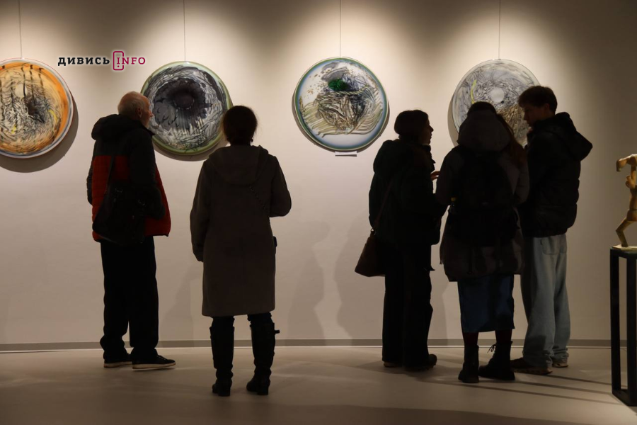 У Львові показали 150 робіт сучасних українських митців (фоторепортаж) - 4