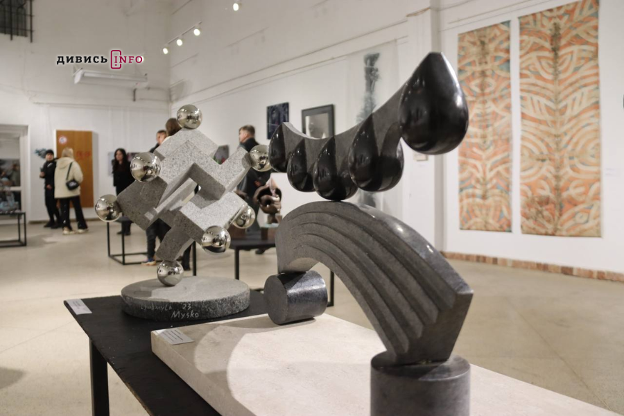 У Львові показали 150 робіт сучасних українських митців (фоторепортаж) - 22