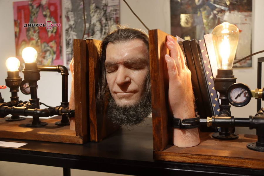 У Львові показали 150 робіт сучасних українських митців (фоторепортаж) - 25