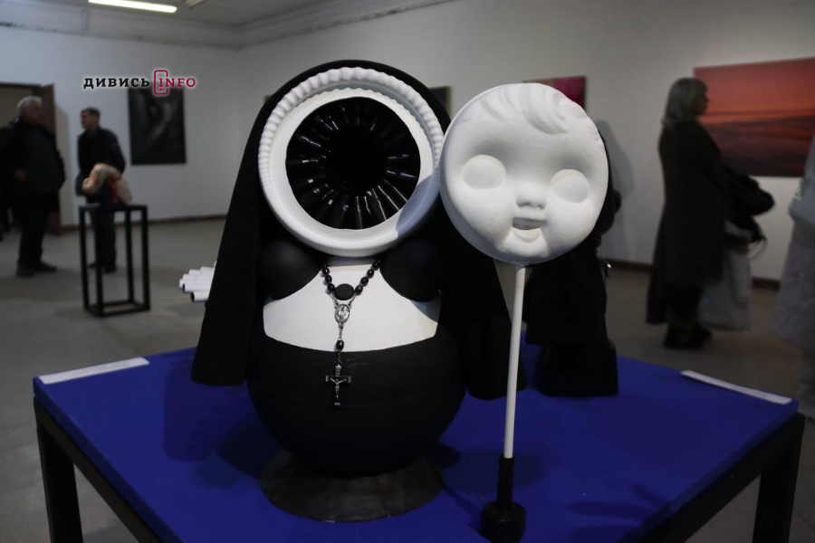 У Львові показали 150 робіт сучасних українських митців (фоторепортаж) - 6