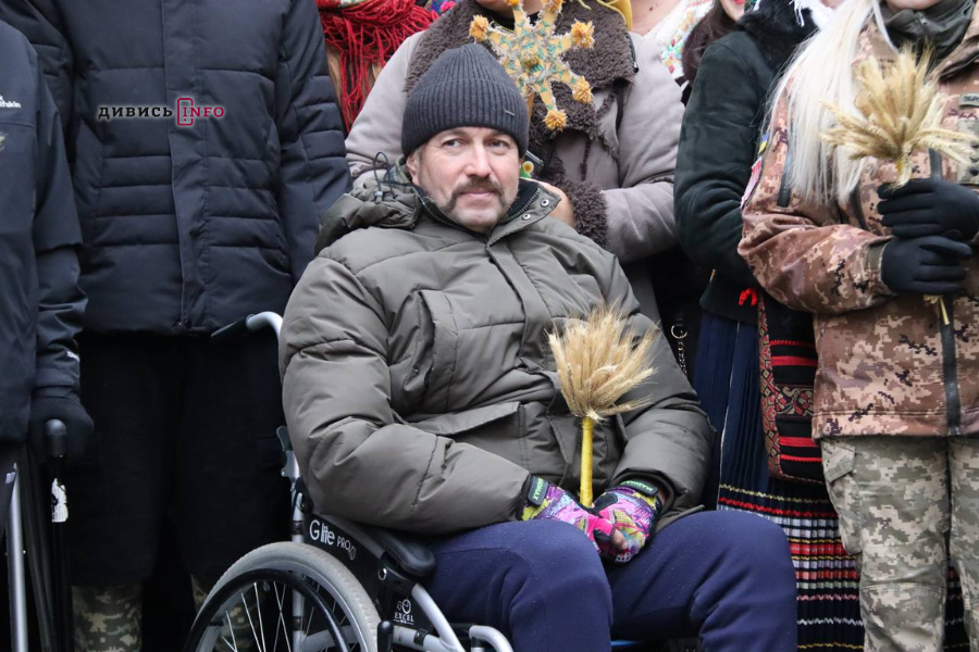 У Львові встановили головного різдвяного дідуха (фото/відео) - 17