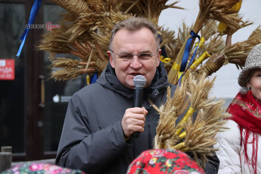 У Львові встановили головного різдвяного дідуха (фото/відео) - 14