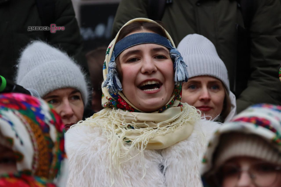 У Львові встановили головного різдвяного дідуха (фото/відео) - 4