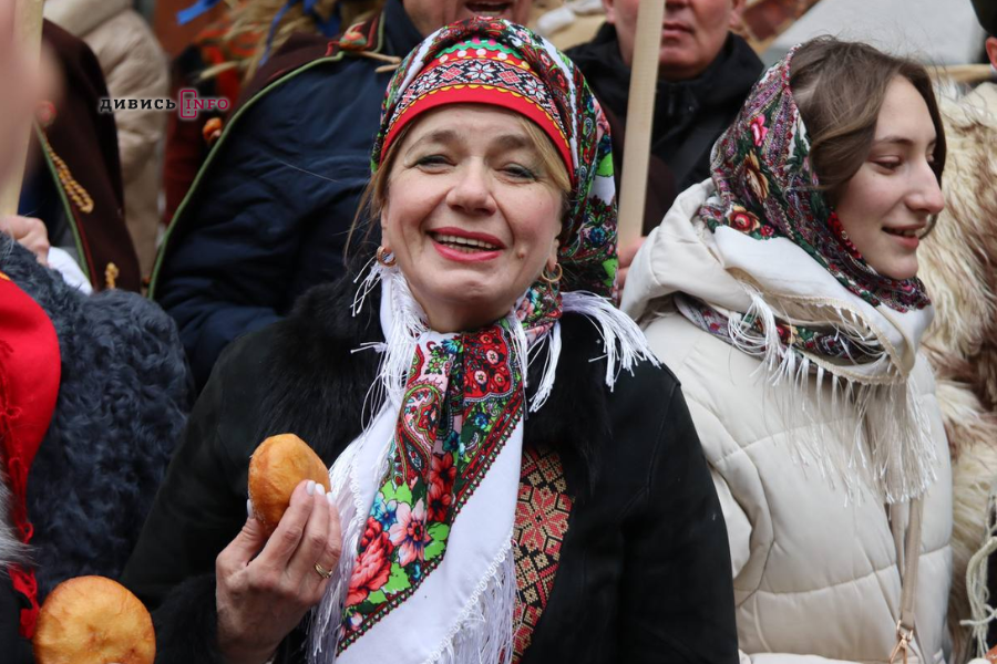 У Львові встановили головного різдвяного дідуха (фото/відео) - 21