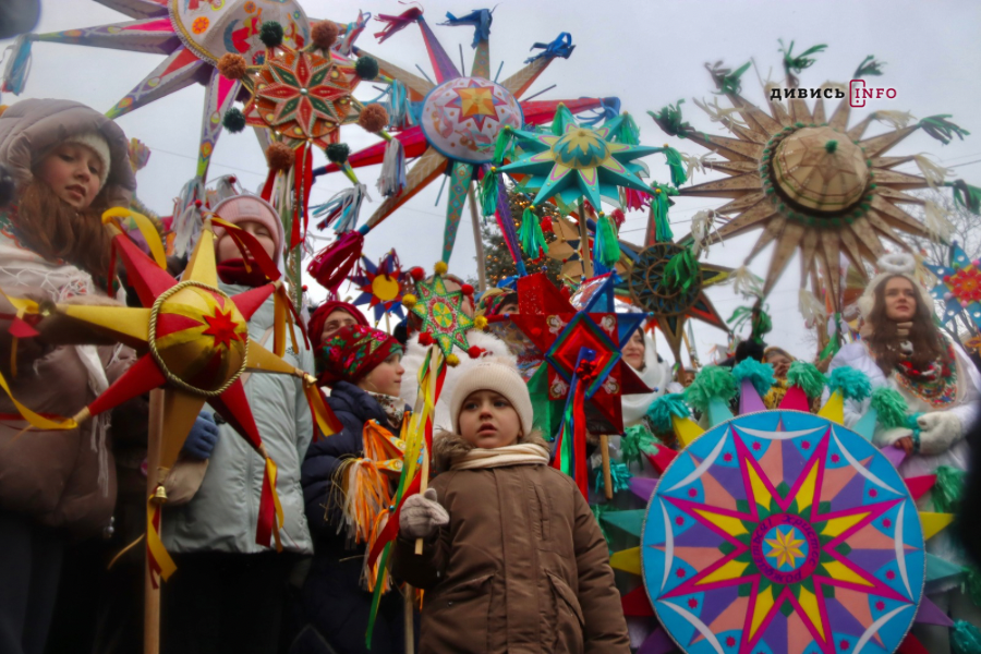 Сотні людей у Львові пройшлися зі звіздами та колядою (фото/відео) - 3