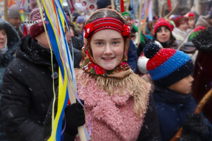 Сотні людей у Львові пройшлися зі звіздами та колядою (фото/відео) - 6