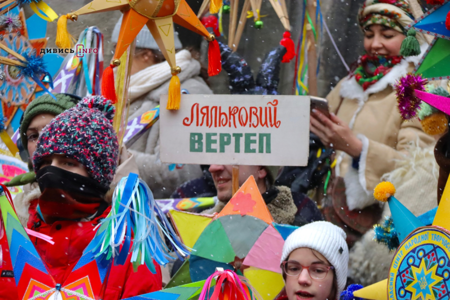 Сотні людей у Львові пройшлися зі звіздами та колядою (фото/відео) - 8
