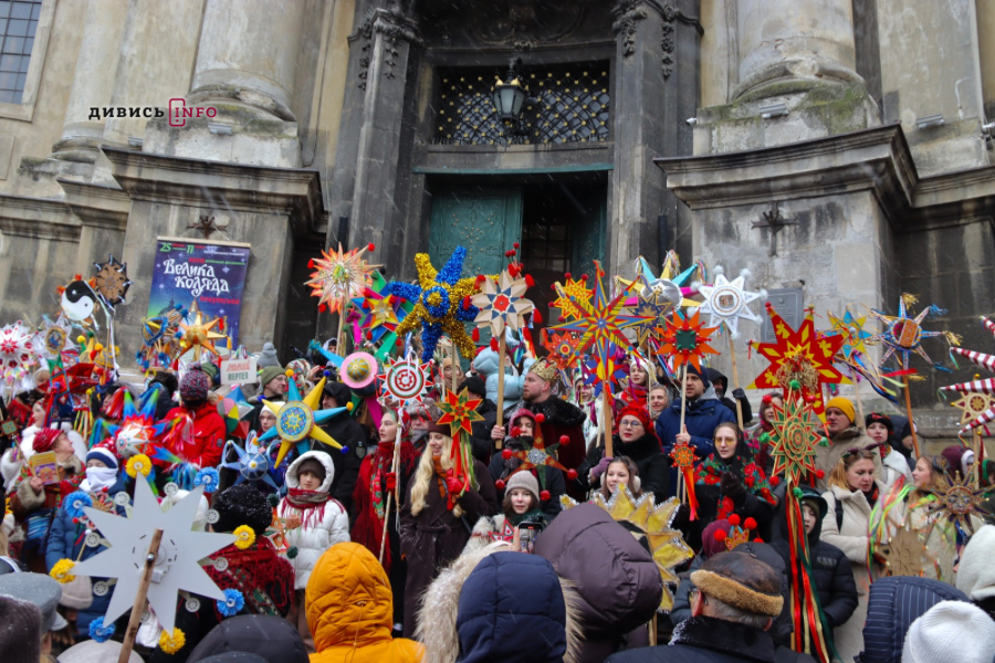 Сотні людей у Львові пройшлися зі звіздами та колядою (фото/відео) - 10