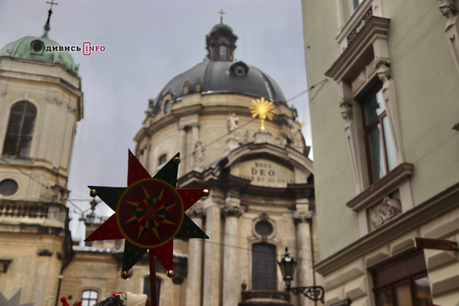 Сотні людей у Львові пройшлися зі звіздами та колядою (фото/відео) - 11
