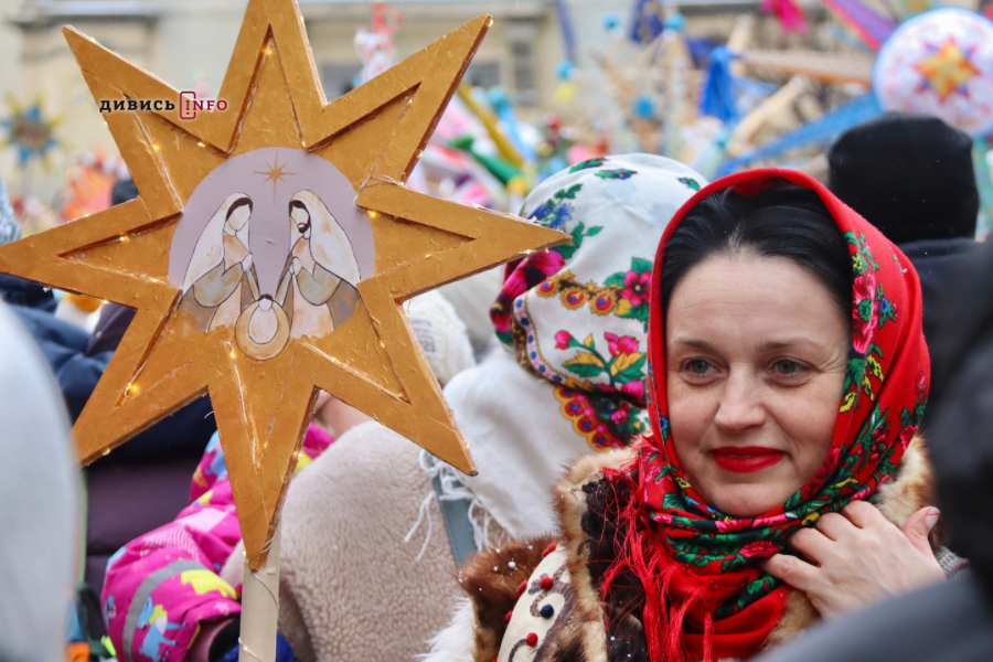 Сотні людей у Львові пройшлися зі звіздами та колядою (фото/відео) - 13