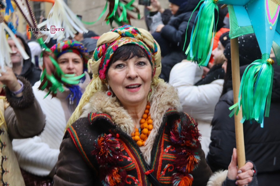 Сотні людей у Львові пройшлися зі звіздами та колядою (фото/відео) - 14
