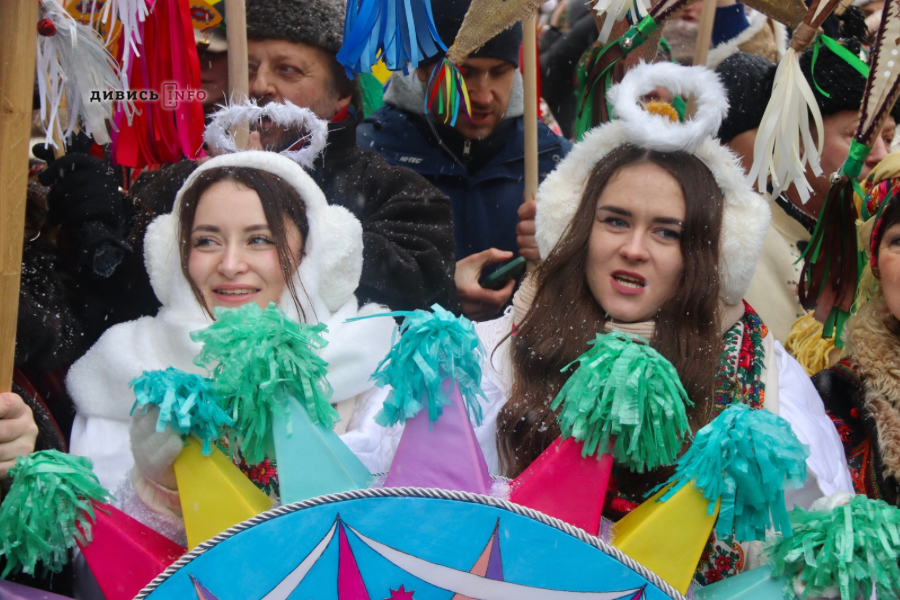 Сотні людей у Львові пройшлися зі звіздами та колядою (фото/відео) - 16