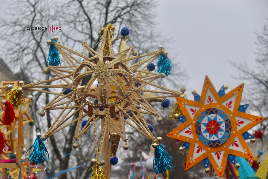 Сотні людей у Львові пройшлися зі звіздами та колядою (фото/відео) - 21