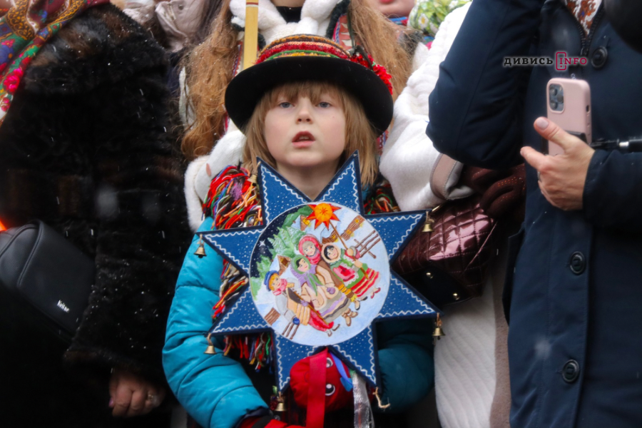 Сотні людей у Львові пройшлися зі звіздами та колядою (фото/відео) - 22